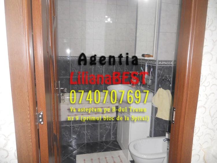 Apartament cu 4 camere decomandat în Central