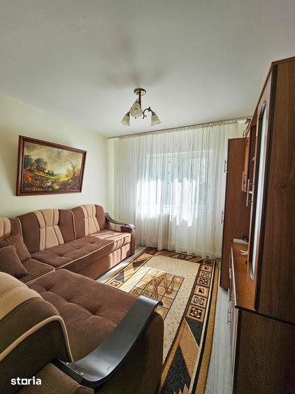 Apartament cu 2 camere semidecomandat în Podu Roș