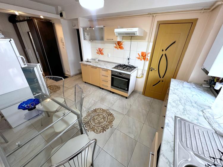 Apartament cu 3 camere decomandat în Central