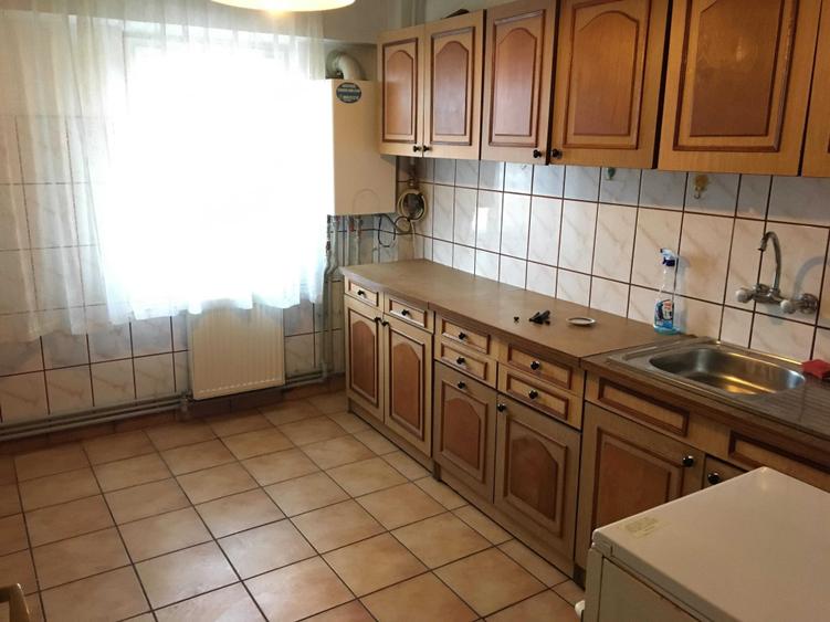 Apartament cu 2 camere semidecomandat în 5 Călărasi