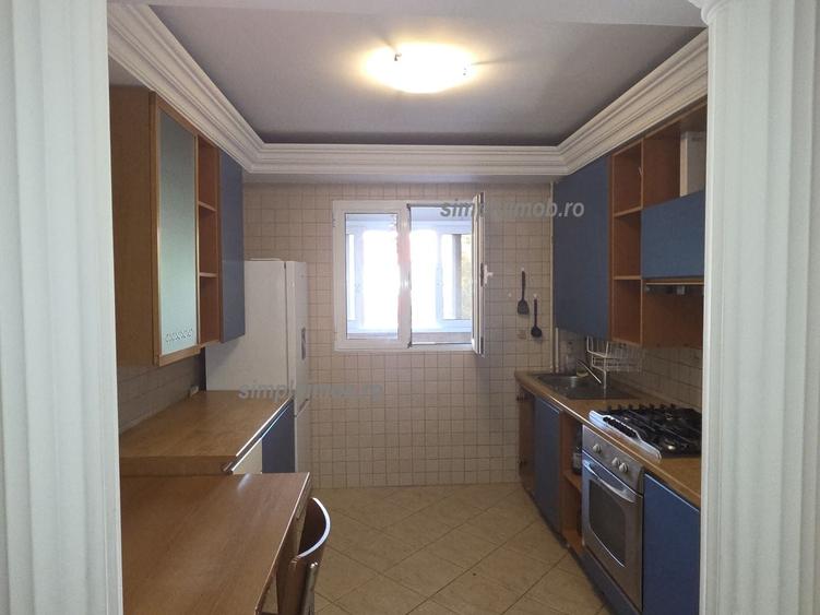 Apartament cu 3 camere semidecomandat, mobilat în Olteniței