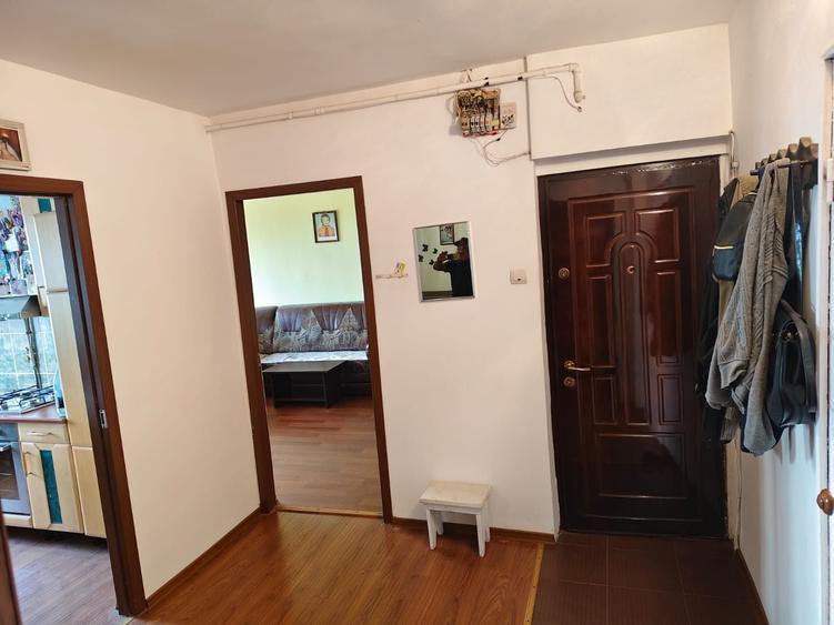 Apartament cu 2 camere decomandat în Petros