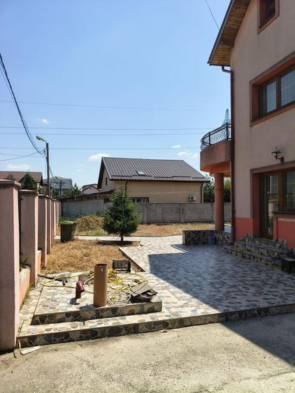 Casă cu 4 camere cu Canalizare în Central