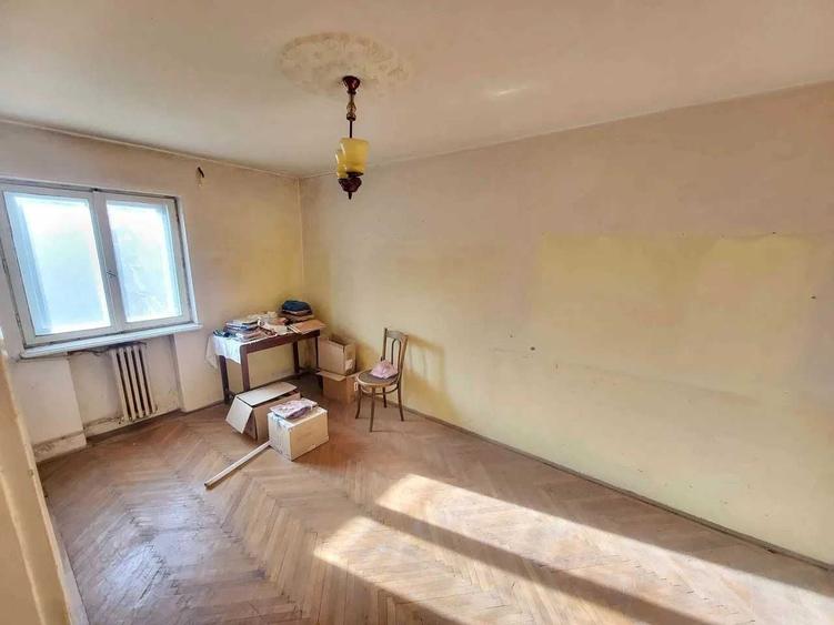 Apartament cu 2 camere decomandat în Energiei