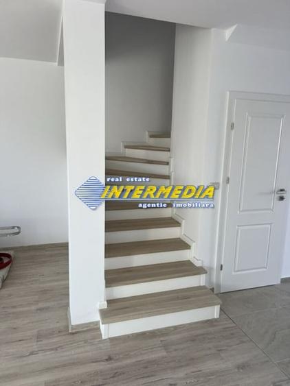 Casă individuală cu 4 camere cu Canalizare în Cetate