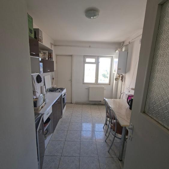 Apartament cu 4 camere decomandat în Mărăști