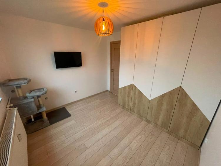 Apartament cu 3 camere semidecomandat în Giurgiului