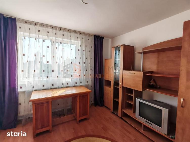 Casă cu 6 camere decomandat cu Teren 800 Mp în Vadu Pașii
