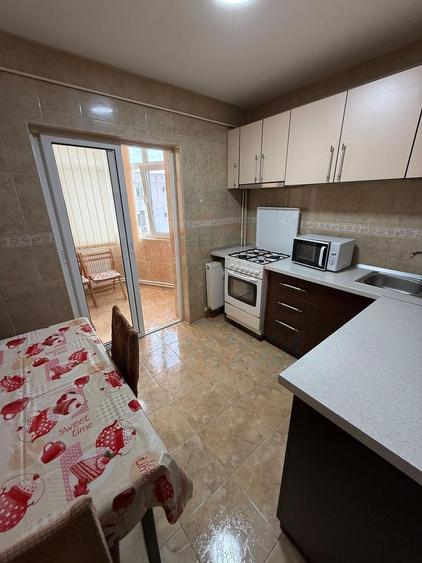 Apartament cu 3 camere decomandat, mobilat în I. C. Frimu