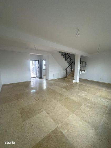 Casă cu 6 camere cu Teren 280 Mp în Central