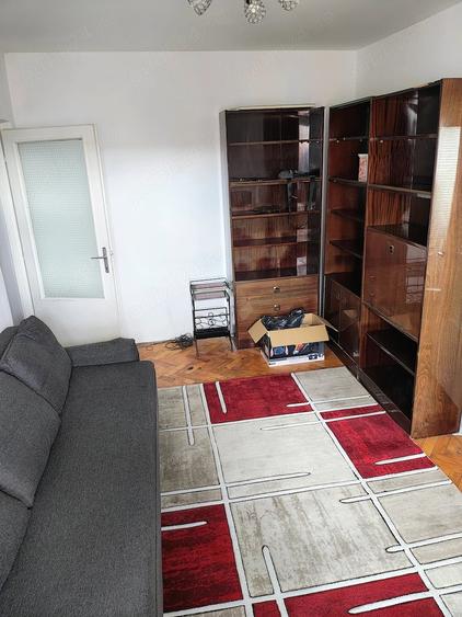 Apartament cu 2 camere semidecomandat în P-ța Doina