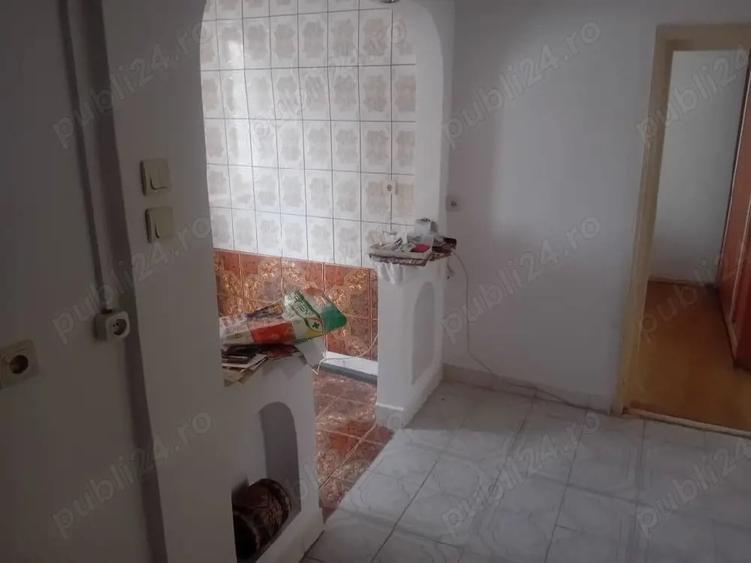 Apartament cu 3 camere decomandat în Precista