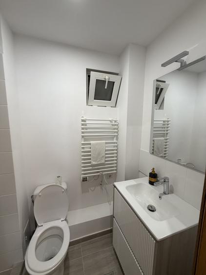 Apartament cu 3 camere semidecomandat, mobilat în Ultracentral