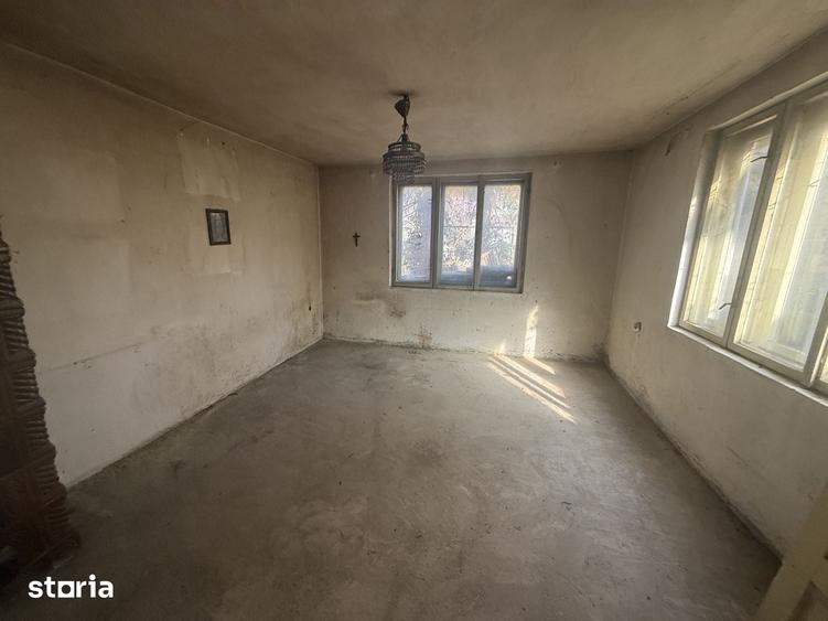 Casă cu 5 camere cu Teren 532 Mp în Gruia