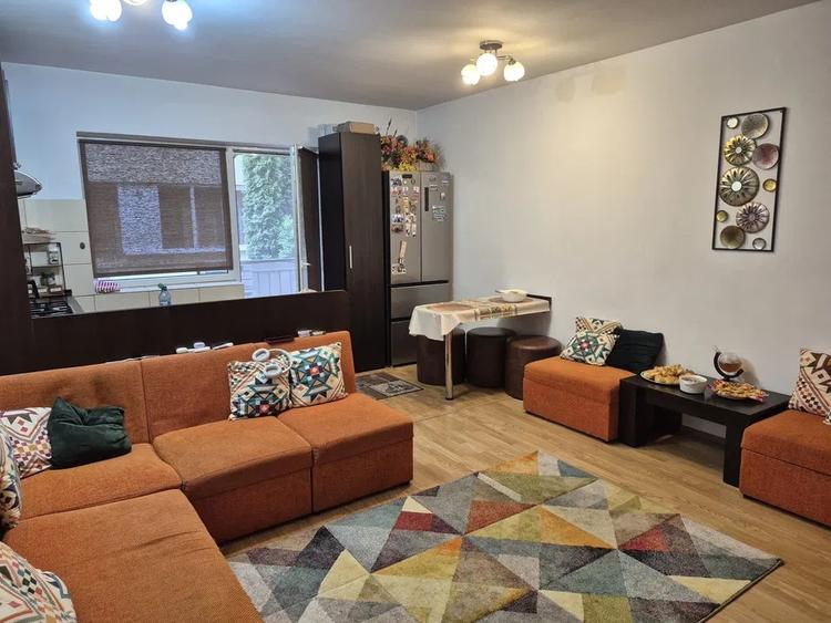 Apartament cu 3 camere semidecomandat, mobilat în Florești — fotografia 1