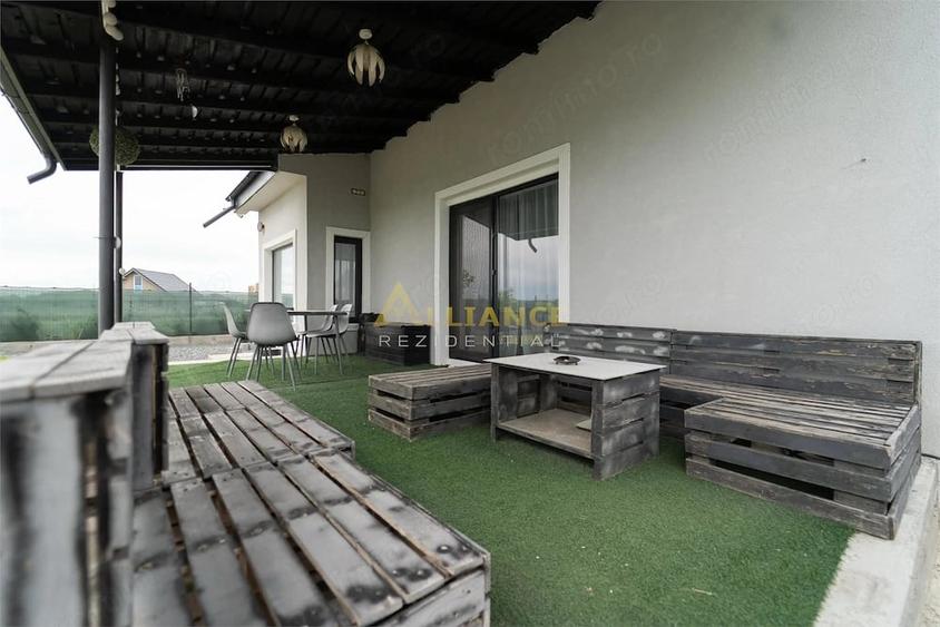 Casă cu 8 camere cu Teren 755 Mp în Frumușani
