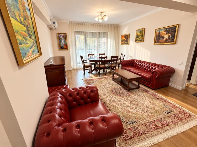 Apartament cu 3 camere semidecomandat în P-ța Victoriei