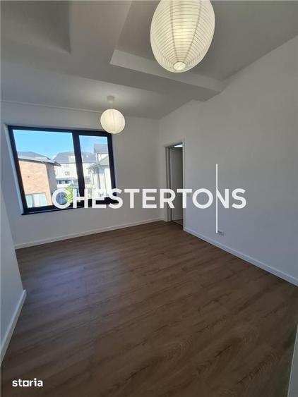 Casă cu 5 camere cu Teren 240 Mp în Central