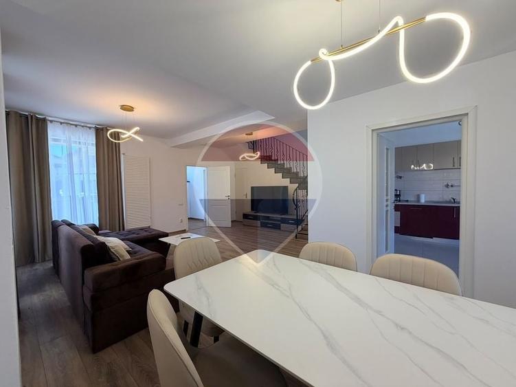 Casă individuală cu 4 camere cu Teren 300 Mp în Central