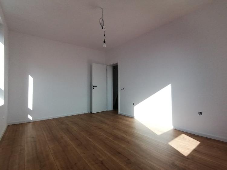 Duplex cu 4 camere cu Canalizare în Moșnița Nouă