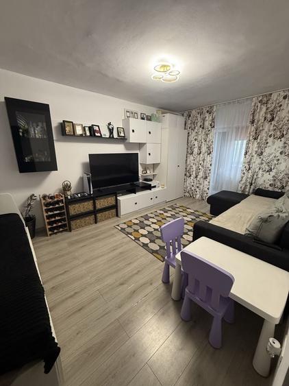 Apartament cu 2 camere decomandat în Trocadero