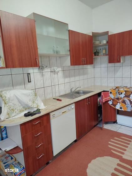Casă cu 4 camere cu Teren 1083 Mp în Central