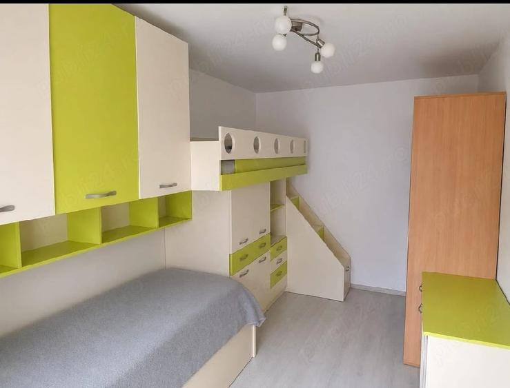 Apartament cu 3 camere semidecomandat în Central