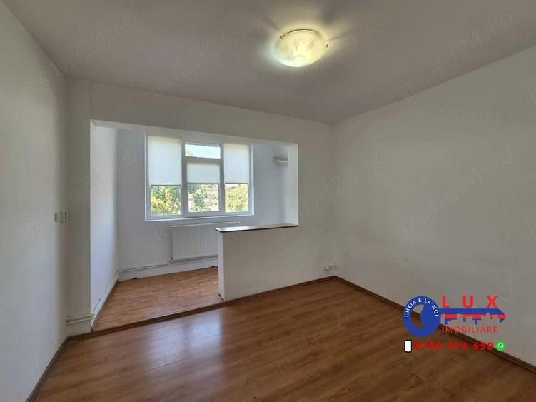 Apartament cu 3 camere decomandat în Piața Nouă