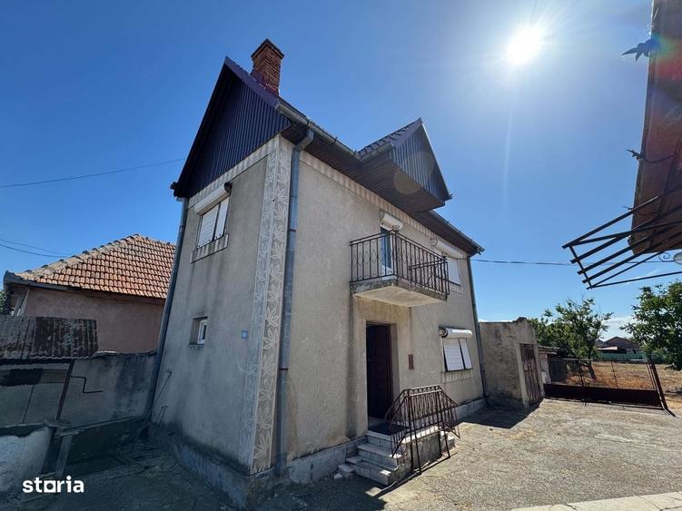 Casă cu 4 camere cu Teren 1440 Mp în Vetiș