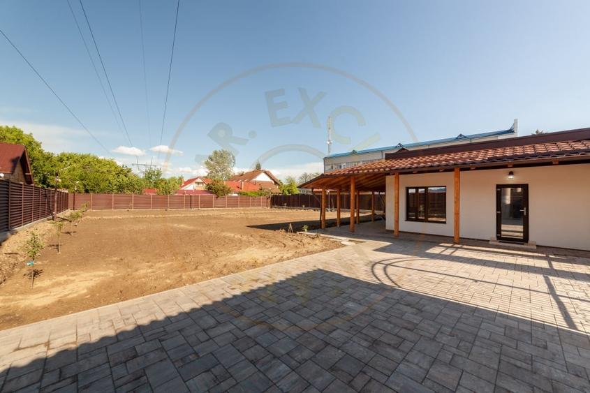 Casă individuală cu 1 camere cu Teren 1000 Mp în Est