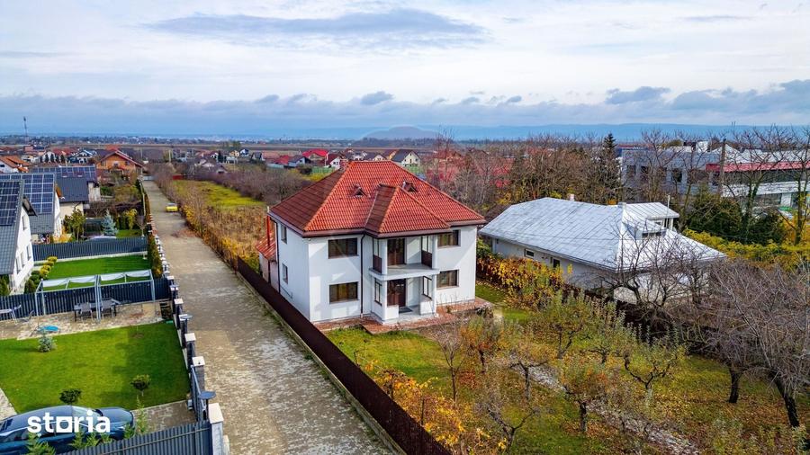 Casă cu 6 camere cu Teren 1710 Mp în Central