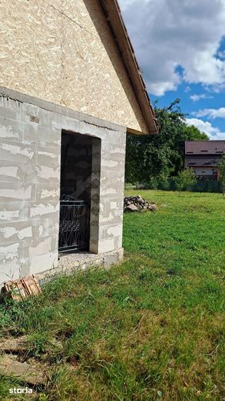 Casă cu 2 camere cu Teren 1700 Mp în Chiheru de Jos