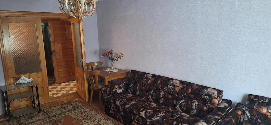 Apartament cu 3 camere decomandat în Exterior Vest