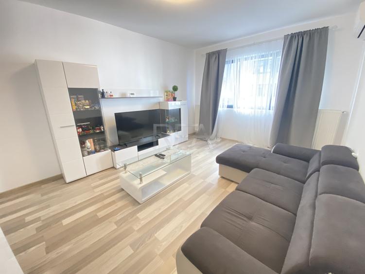 Apartament cu 3 camere decomandat, mobilat în Parcul Carol
