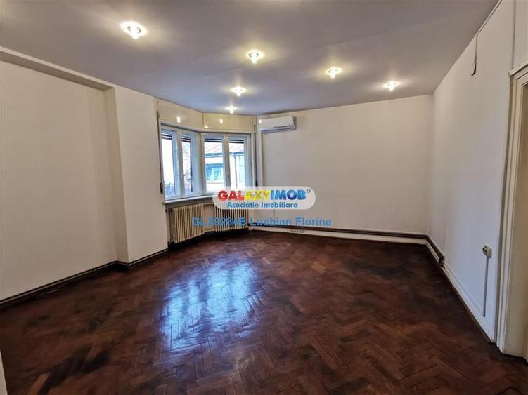 Apartament cu 4 camere decomandat în Calea Victoriei