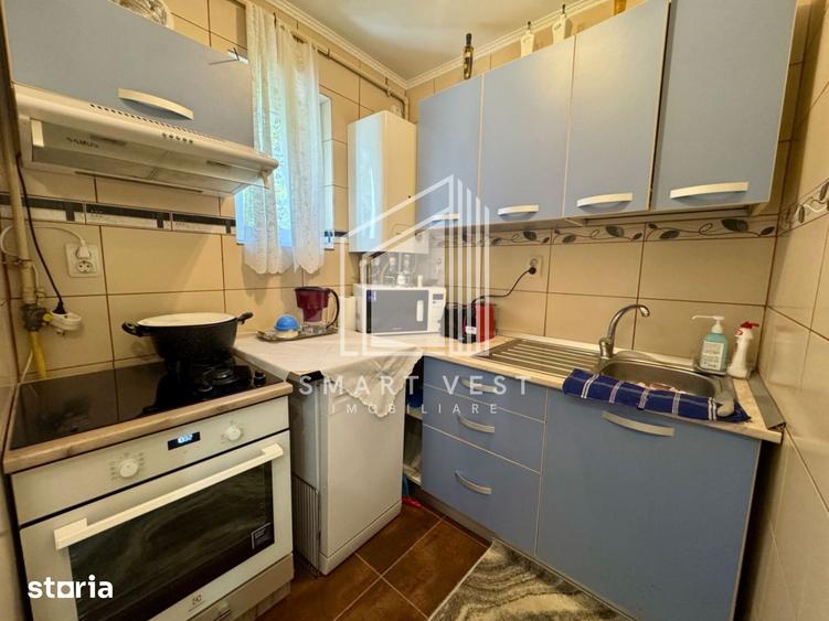 Apartament cu 3 camere semidecomandat, mobilat în Cloșca