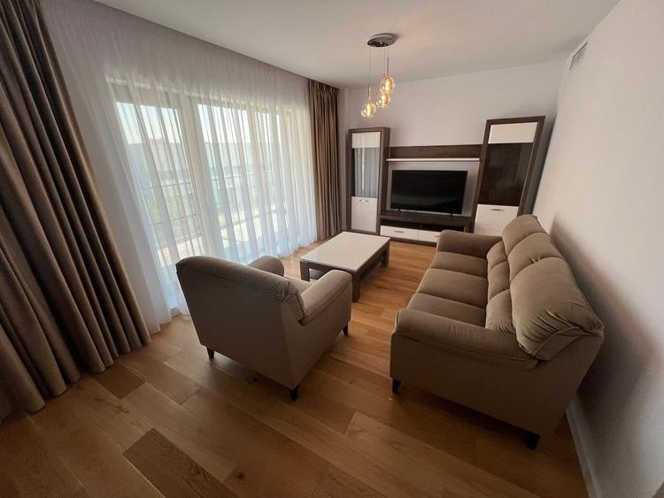 Apartament cu 2 camere decomandat, mobilat în P-ta Presei Libere