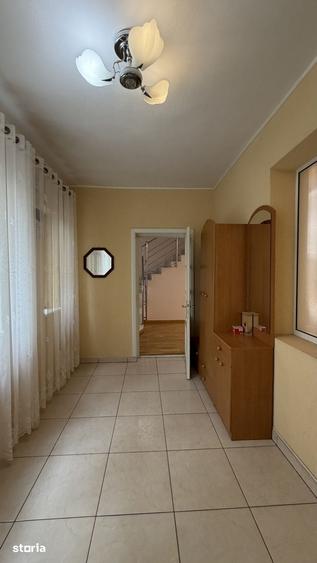 Casă cu 6 camere cu Teren 661.51 Mp în Central