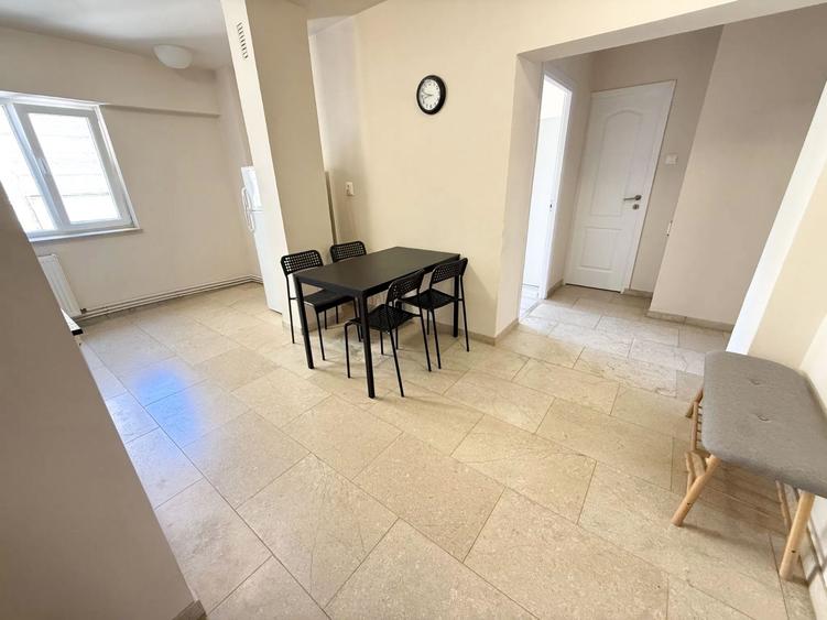 Apartament cu 3 camere decomandat în Răcădău