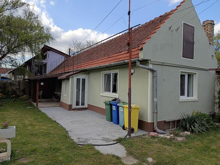 Casă cu 2 camere cu Teren 300 Mp în Central