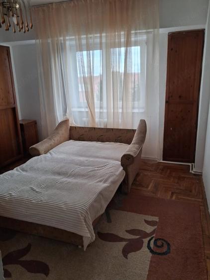 Apartament cu 4 camere decomandat în Central
