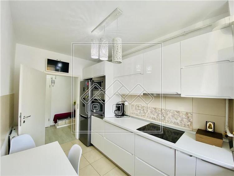 Apartament cu 3 camere decomandat în Exterior Sud