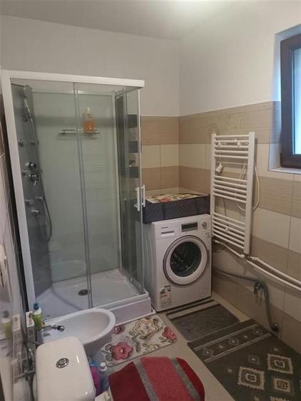 Casă individuală cu 4 camere cu Garaj în Uricani