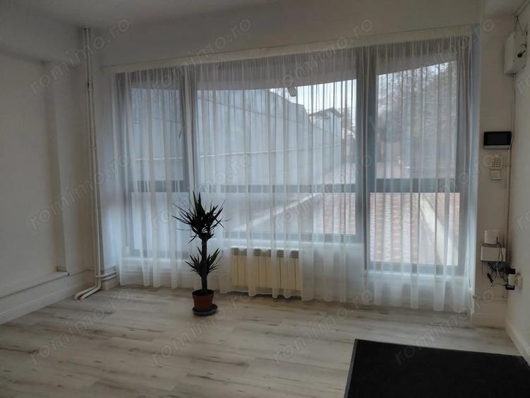 Casă cu 8 camere cu Teren 776 Mp în Central