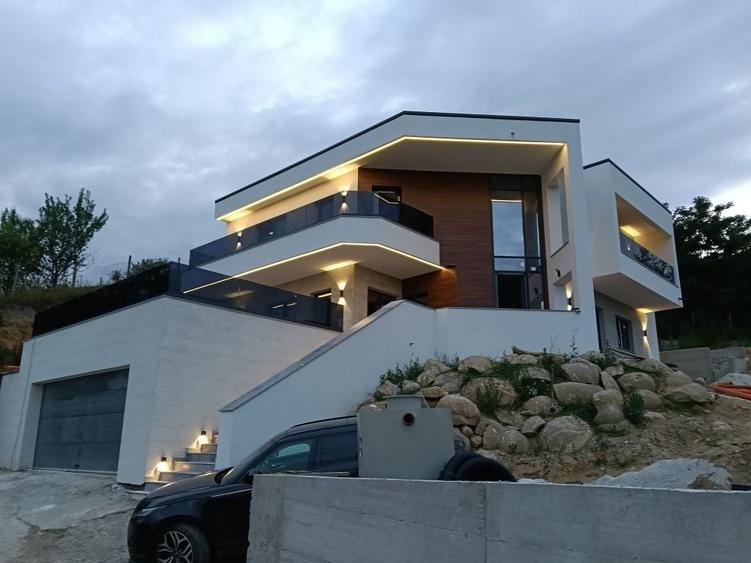 Casă cu 4 camere în Feleacu