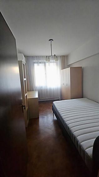 Apartament cu 3 camere decomandat, mobilat în Lacul Tei
