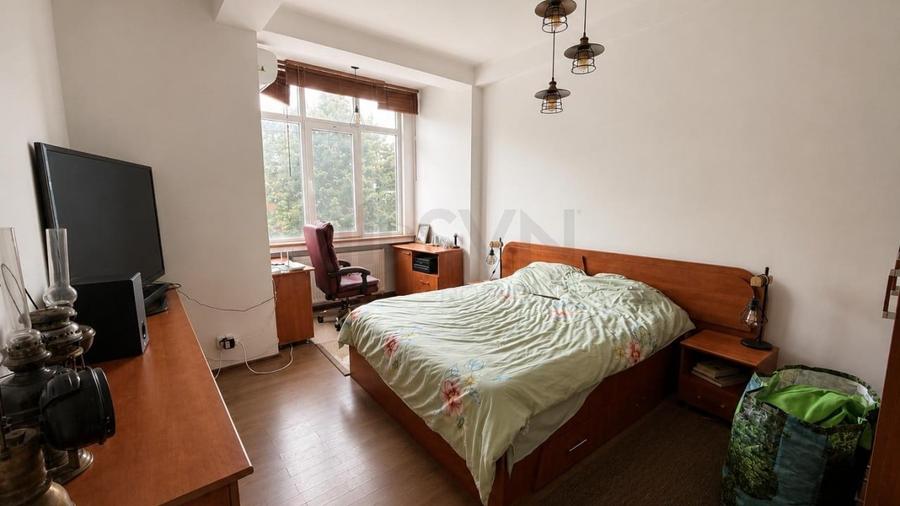 Apartament cu 3 camere decomandat, mobilat în Armeneasca