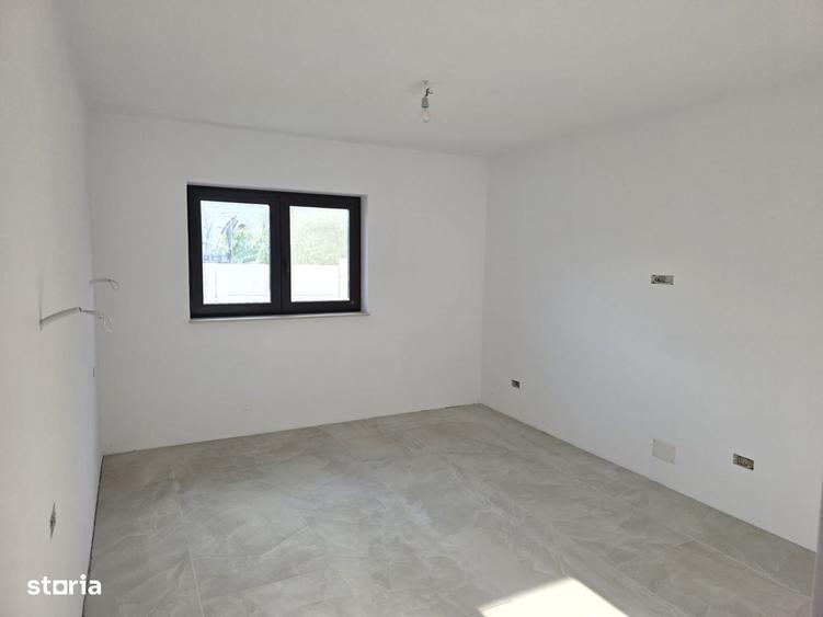 Casă cu 2 camere cu Teren 450 Mp în Micești