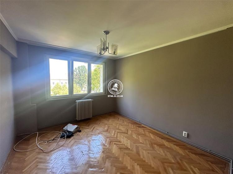 Apartament cu 3 camere decomandat în Piața Unirii