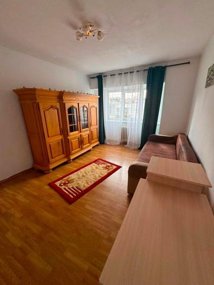 Apartament cu 3 camere decomandat, mobilat în Gară